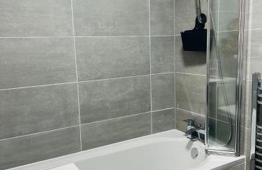 Luxurious New Home Near Airport - Foto 35