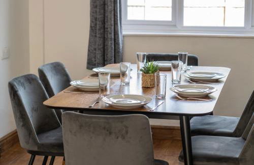 Spacious 3BR Home with Driveway Near NEC & Airport - Foto 26