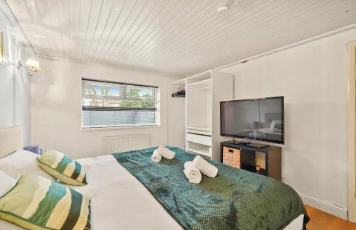 Private 2Bed-Parking & Garden-By FabAccommodation - Foto 18