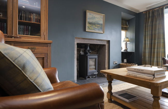 JOIVY Exceptional Cottage W/ Stunning Country Views - Photo 35