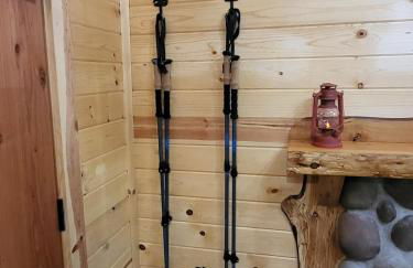 Knotty Shack- Unique Tiny Log Cabin with Hot Tub - Foto 4