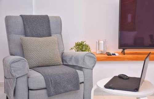 Potamos Deluxe White Apartment - Photo 11