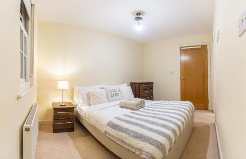 Amanah Properties - Elegant Home in Shepherds Bush, steps from Westfield, Sleeps 8 - Foto 23