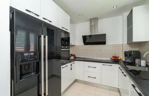 Seaview Apartment with Free Garage Parking 2 min to Beach Zaton near Dubrovnik - Photo 17