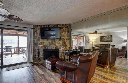 Lakefront Stillwaters Villa with Deck and Private Dock - Foto 13