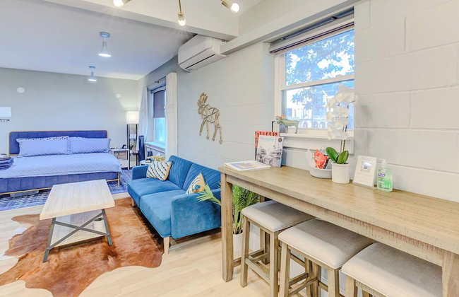 Themed Lux Loft with King Bed Free Parking and WiFi - Photo 102