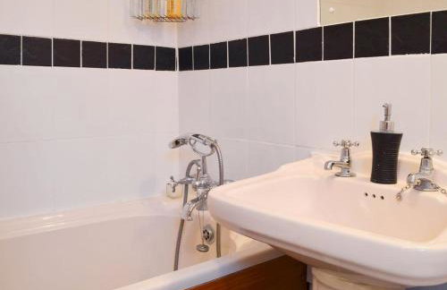 Cottage - Sleeps 3, Parking & Fishing - Foto 13