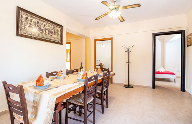 Cozy Family Home Near the Beach - Photo 11