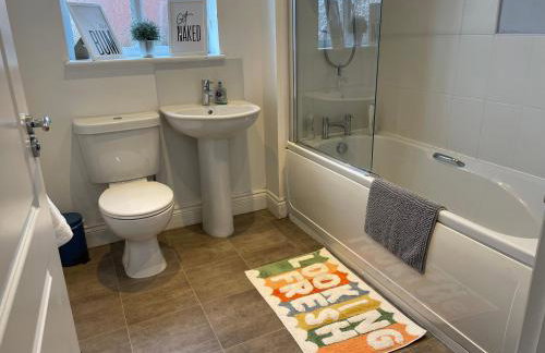 Fleetwood - 3 bedroom apartment, fab 4 contractors - Foto 5