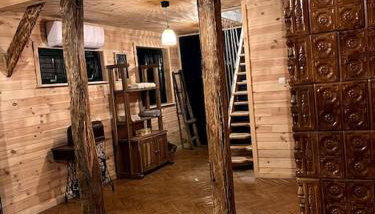 Drewniana chata nad stawem - Foto 5