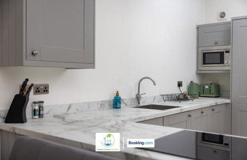 2 Bedroom Apartment By Green Haven Escapes Short Lets & Serviced Accommodation In Leeds with Free WiFi & Parking - Photo 6