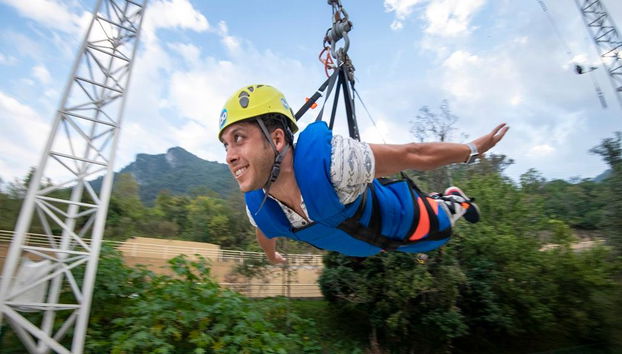 Salto pendular en el Parque Ecoturístico Cola de Caballo - Foto 5
