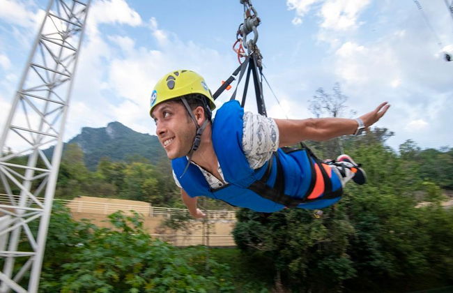 Salto pendular en el Parque Ecoturístico Cola de Caballo - Foto 5