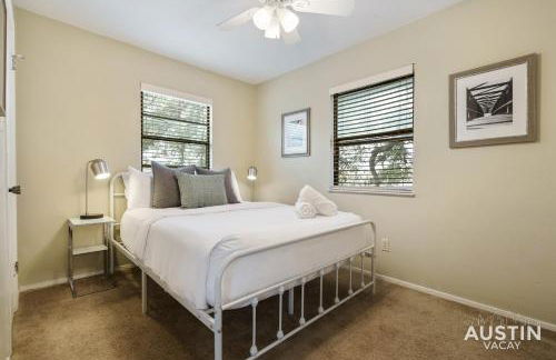 Walk to Zilker Patio w a View Elevated Balcony - Photo 28