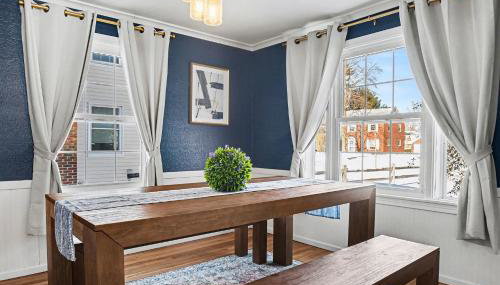 3-Bedroom House Near Notre Dame with Parking - Photo 5