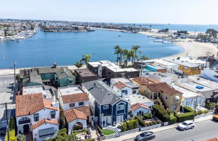 Family Beach House, 400ft to Beach, Parking, BBQ - Foto 49