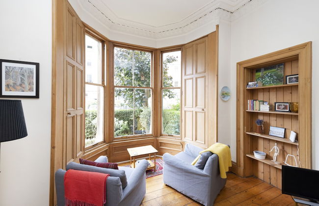 JOIVY 3-Bed Meadows Flat Near Castle & Royal Mile - Photo 12