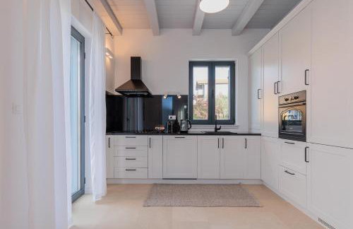 Seafront Villa Adriatica with pool - Photo 25