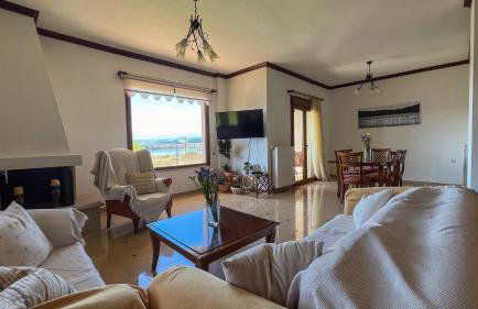 Lake House Ioannina - Photo 1