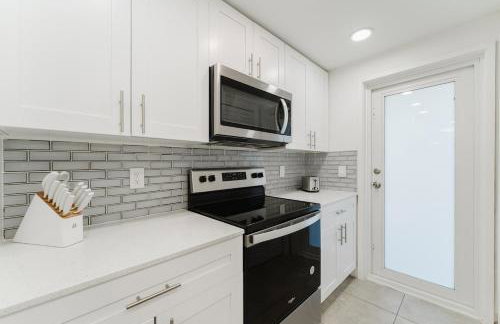 Luxury Waterfront Boca with Pool, Hot Tub and Boat Views - Photo 18