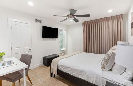 LA Hillside Retreat w Pool Views Fire Pit Outdoor Lounging Casa Bellagio by AvantStay - Foto 24