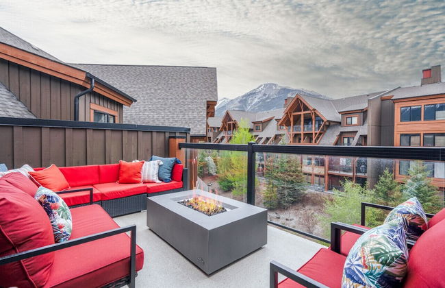 Luxury 3-Br Penthouse | INDOOR Pool & Hot Tub | Pool Table | 2 Decks + Mtn Views - Photo 16