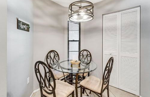 Village des Pins Sarasota 2BR Condo with Pool - Foto 11