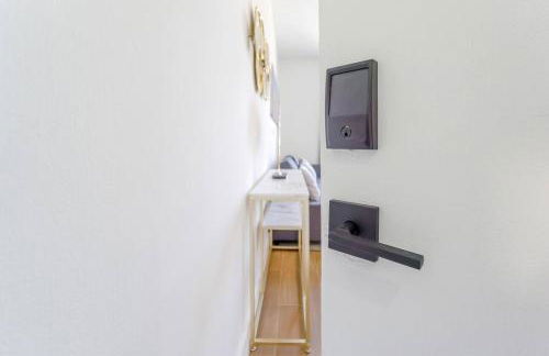 CHIC AND COZY 1 Br and 1Bth Suite on Collins Ave - Foto 12