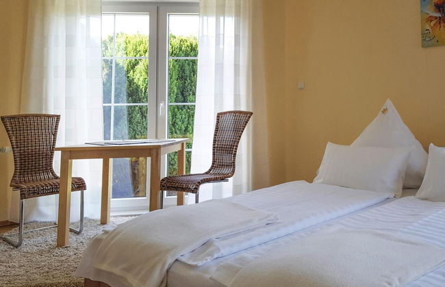 Large, Comfortable Holiday Villa, Private Garden - Photo 6