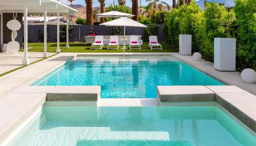 As seen on HGTV Desert Flippers The Pink Door - Foto 5