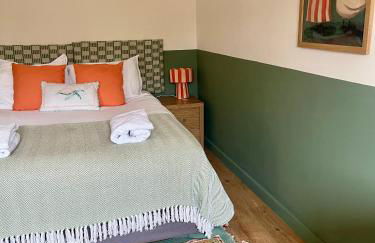 Southend Long Barn - Photo 2