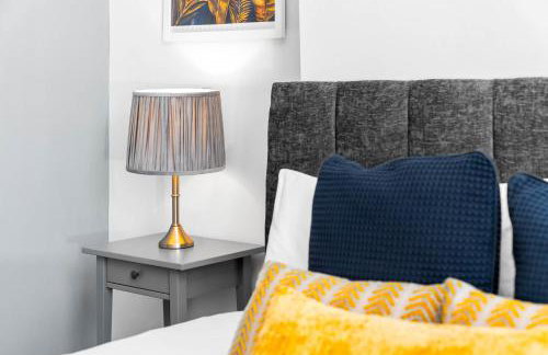 Large Modern Apartment - High-Speed WiFi - Street Parking 3BR - Foto 6
