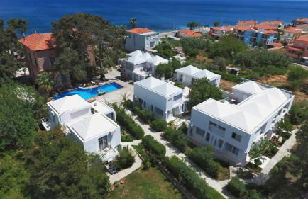 Loriet Hotel - Photo 8