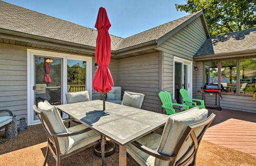 Family Home with Deck, Yard, Dock on Rock River - Foto 34