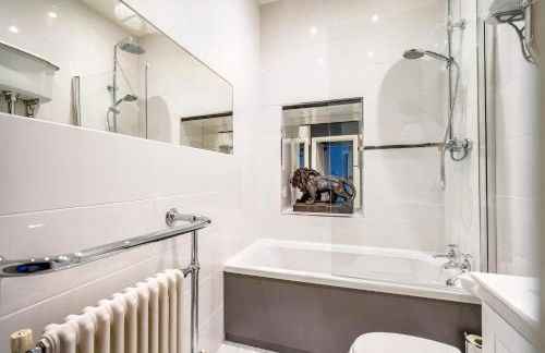 42 is the Answer- Stunning York townhouse appearing on TV Holiday Home Show - Foto 24