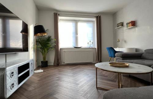 EXKLUSIVE 2 Zimmer EG Wohnung mit Balkon in Top Lage! - Foto 1