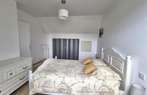 Denneville Coastal Escape with garden - Foto 16