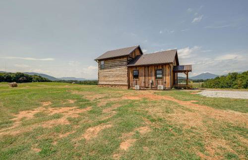 Bedford Cabin with Porch, 5 Mi to Historic District! - Foto 3