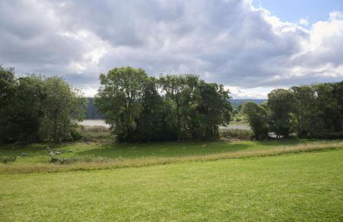 Middleton Farmhouse - Photo 3