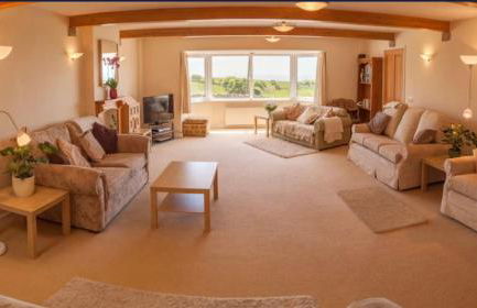 Spacious Coastal Home with Stunning Sea Views - Foto 8