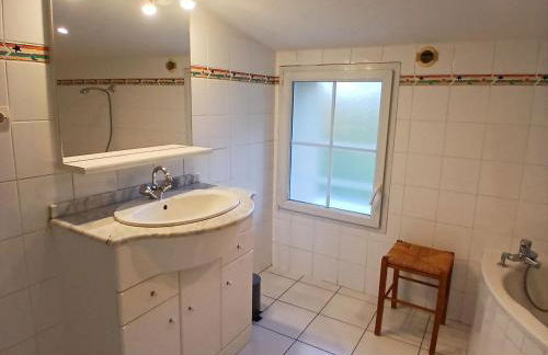 Charmante maison ancienne rénovée avec jardin privé, 5 couchages - FR-1-426-171 - Photo 13