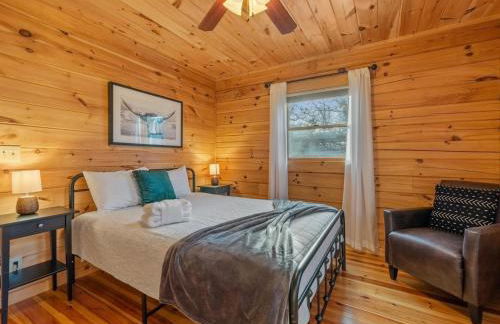 Rivendell - Stunning Views, Fireplace, Hot Tub, Billiards Table, Outdoor Fire Pit - Morganton, GA - Foto 17