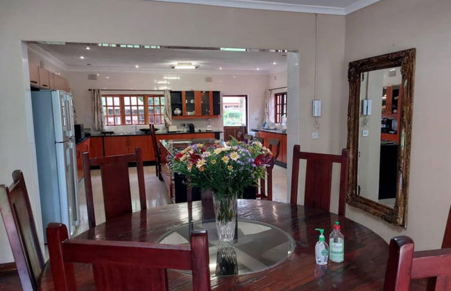 Modern House With Pool in Mount Pleasant - 2063 - Photo 18