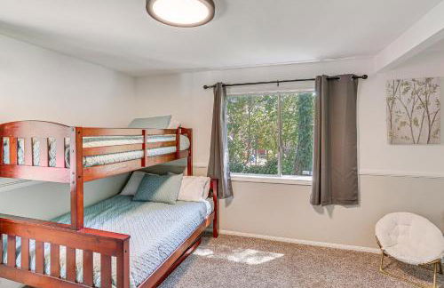 1 Mi to Lake Crestline Cabin with Deck and Gas Grill! - Foto 20