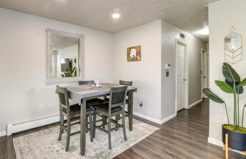 Updated Townhome Near Airport and Shopping! - Foto 7