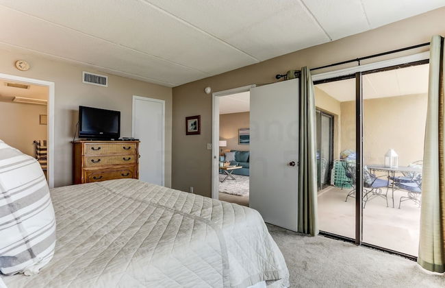 Comfy Upper Unit Condo to Enjoy the Beach or the Fishing by RedAwning - Foto 4