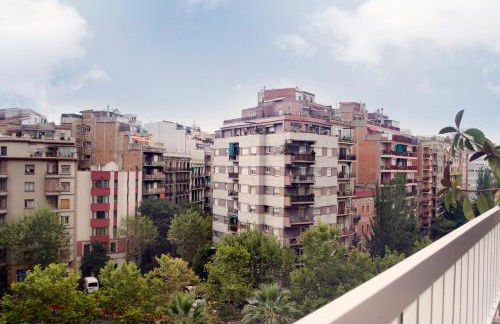 Family-Friendly Home in Central Barcelona 4BDR - Photo 27
