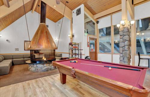 Winter Hideaway - Sled Hill, Hot Tub, Fireplace, Game Room - Foto 60
