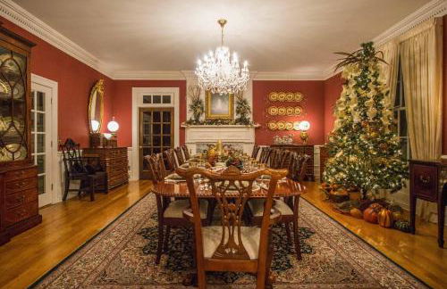 Historic Cedar Hill Mansion on Large Farm with Pool! - Foto 12