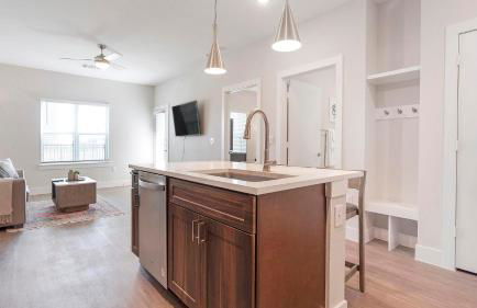 Landing Beautiful 2BD Gym Pool - Foto 36